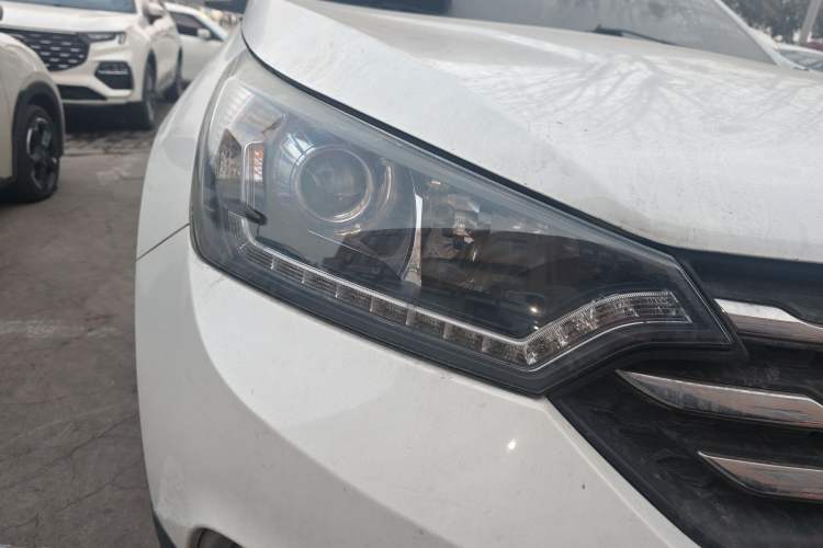 Used Dongfeng Aeolus AX7 2015 2.0L Automatic Zhiyi Trim