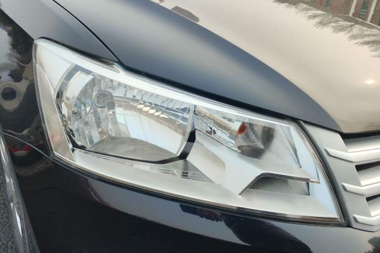 Used Volkswagen Santana 2015 1.6L Manual Fashion Edition Right Front Headlight