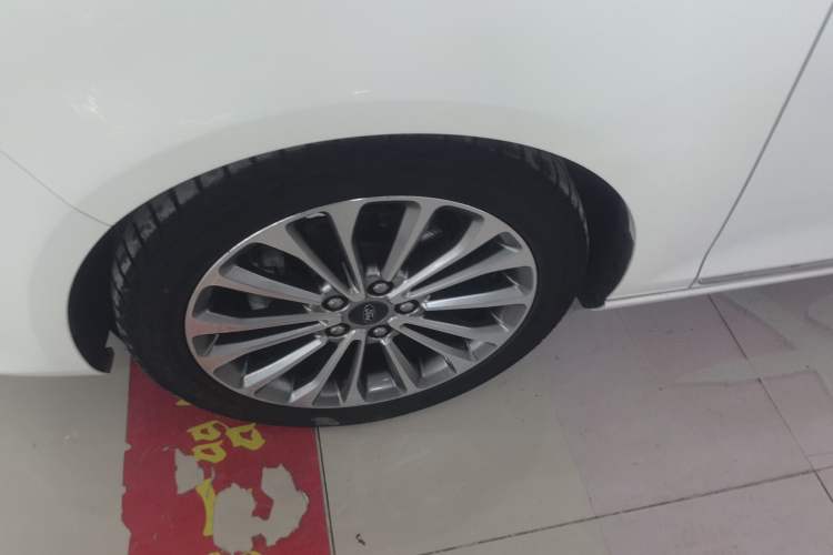 Used Ford Escort 2019 EcoBoost 125 Automatic Luxury Edition Left Front Wheel Hub