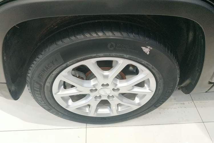 Used Jeep Cherokee 2016 2.4L Leading Smart Version
