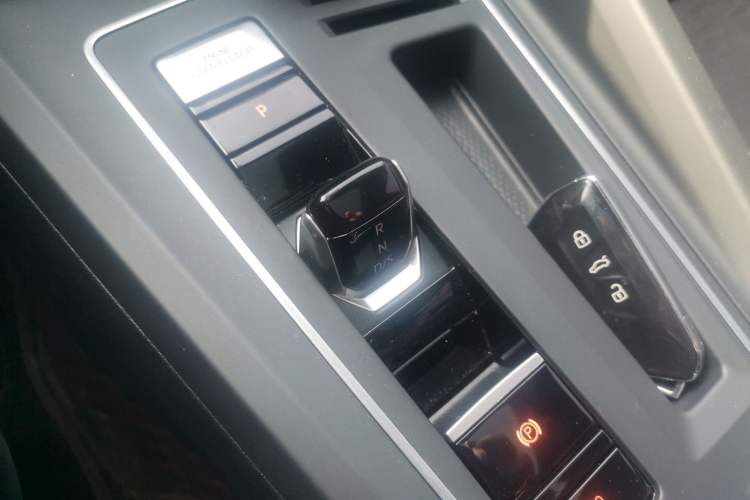 Used Volkswagen Golf 2023 Facelift 280TSI DSG R-Line Lite
