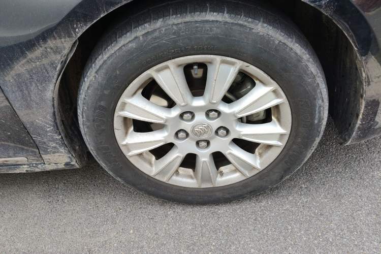 Used Buick LaCrosse 2011 2.4L SIDI Haoya Edition Right Front Wheel Hub