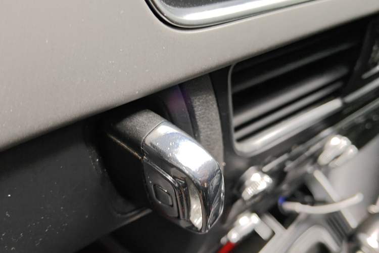 Used Audi A4L 2015 35 TFSI Automatic Standard Model Vehicle Key