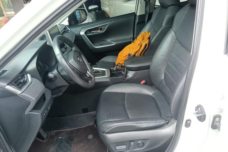 Used Toyota RAV4 2021 2.0L CVT Two-Wheel Drive Fashion PLUS Edition
