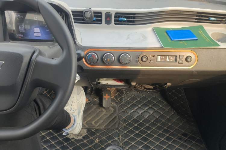 Used Wuling Hongguang MINIEV 2022 Zizai Version Lithium Iron Phosphate Audio And AC Panel