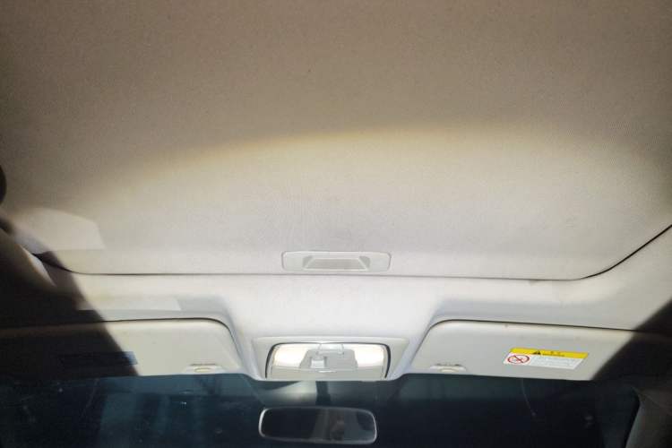 Used Venucia T90 2017 2.0L CVT Smart Edition Headliner