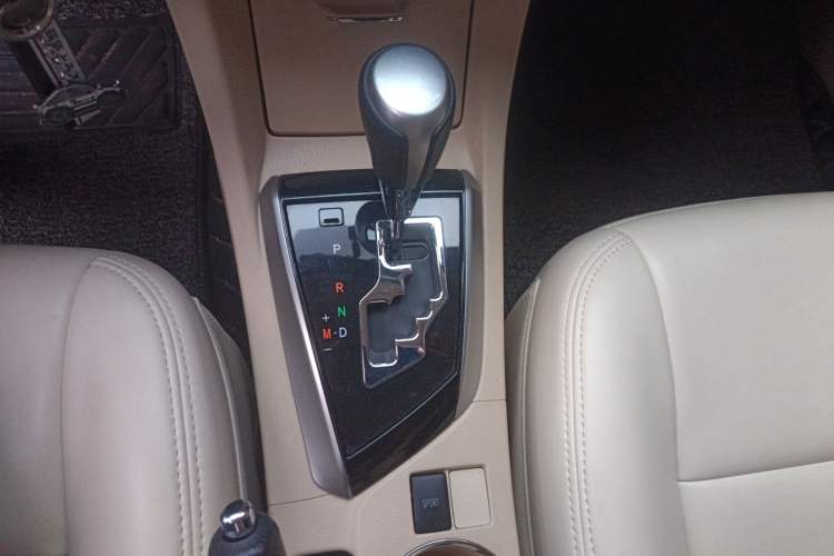 Used Toyota Corolla 2014 1.6L CVT GL-i Gear Lever