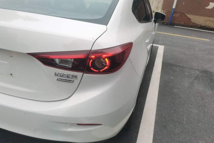 Used Mazda 3 Axela 2017 Sedan 1.5L Automatic Luxury Model Emission Standard China V