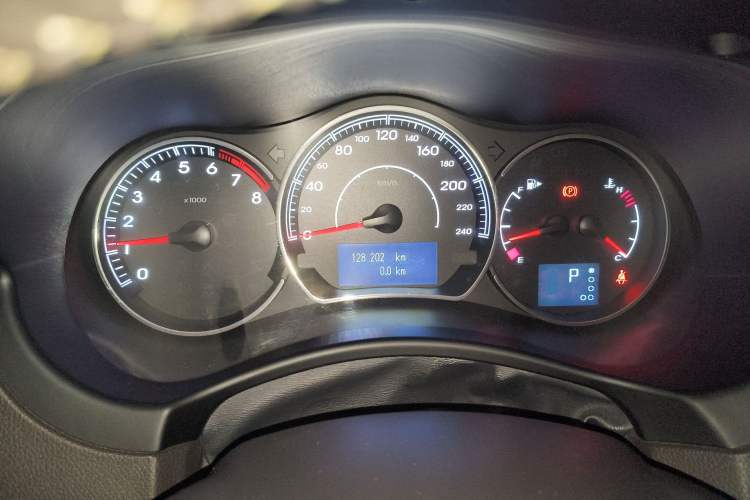 Used Renault Koleos 2014 Revised Version 2.5L Two-Wheel Drive Comfort Edition Odometer Close Up