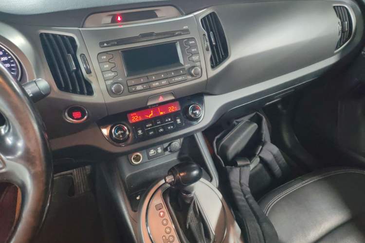 Used Kia Sportage R 2015 2.0L Automatic Two-Wheel Drive DLX Model Audio And AC Panel