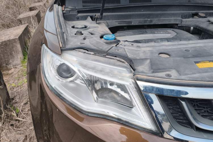 Used Geely Auto Emgrand X7 Sport 2016 2.0L Manual ZhiShang Version Right Front Headlight