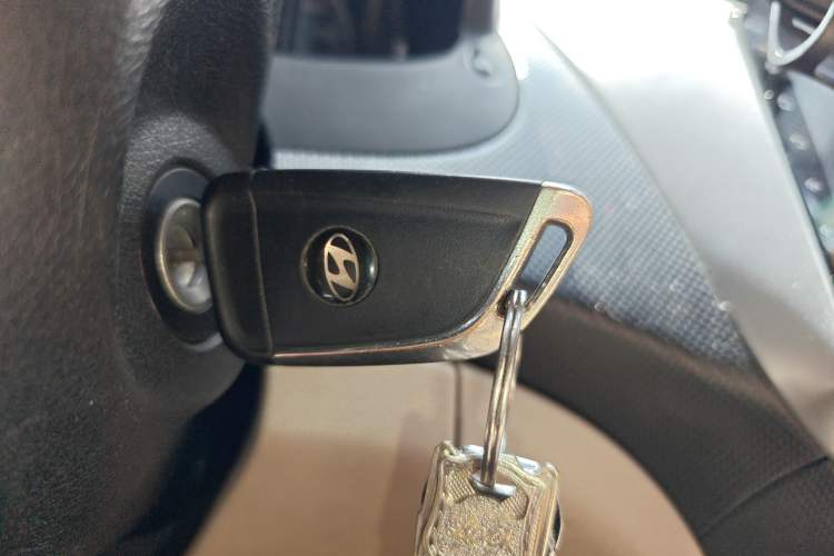 Used Hyundai Verna (older generation) 2014 1.4L Automatic Smart GLS Vehicle Key