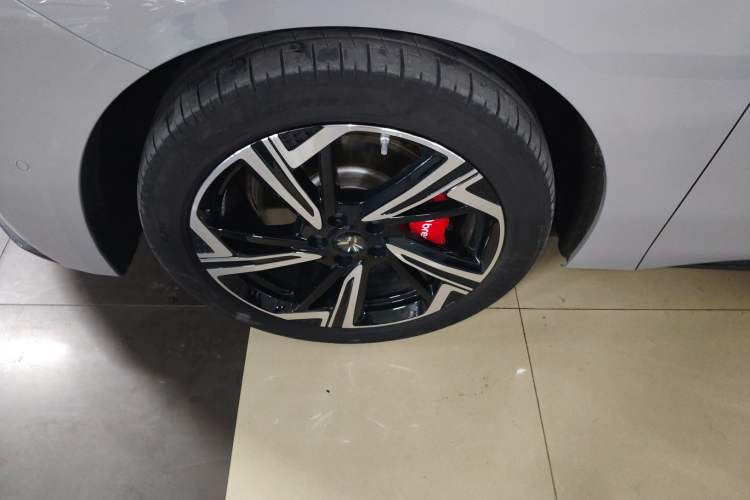 Used Hongqi EH7 2024 760 Pro+ Four-Wheel Drive Version Left Front Wheel Hub