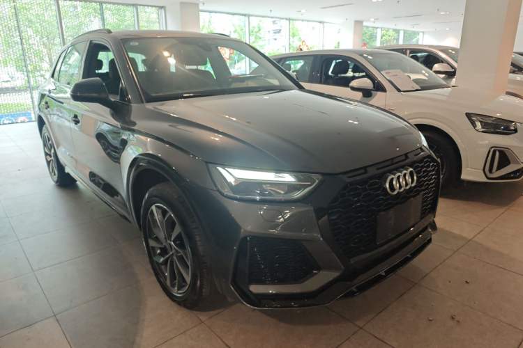 Used Audi Q5L 2023 40T Luxury Dynamic Model Front Right 45 Deg