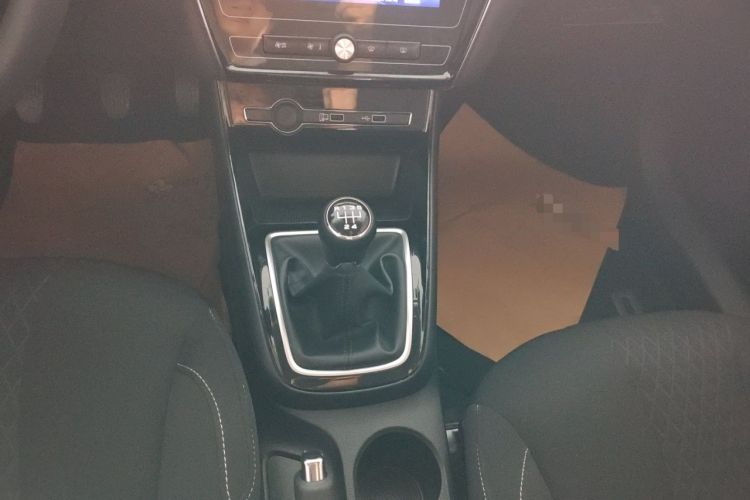 Used Roewe i5 2020 1.5L Manual 4G Connect Luxury Edition