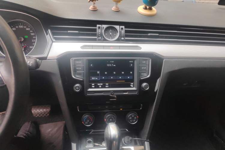 Used Volkswagen Magotan 2017 330TSI DSG Leading Model Audio And AC Panel