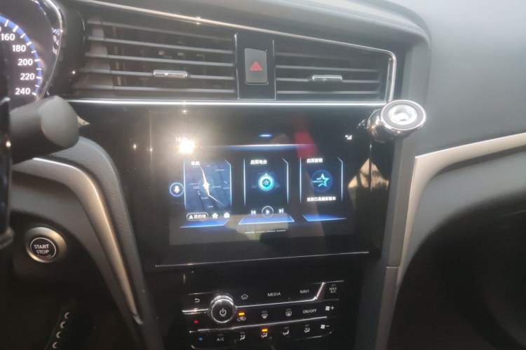 Used Venucia D60 2018 1.6L Manual Smart Connect Elite Edition Audio And AC Panel