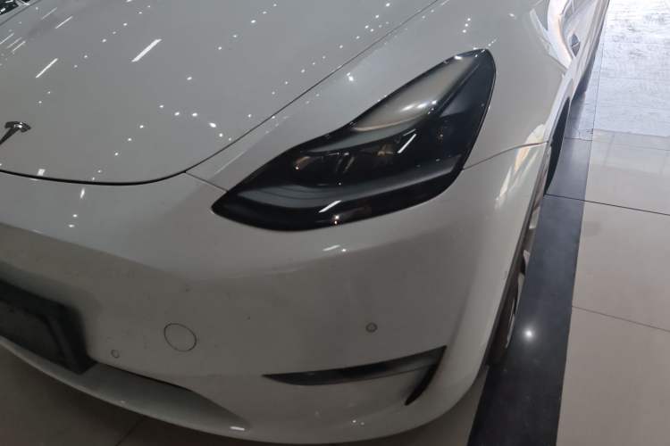 Used Tesla Model Y 2021 Long-Range All-Wheel-Drive Version 3D7
