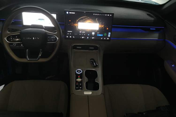 Used Chery Tiggo 8 PLUS C-DM 2025 1.5T 116 km Prestige Version 5 Seats
