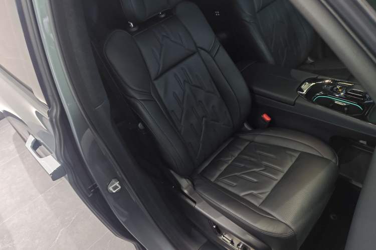 Used Zeekr 009 2024 Six-Seat Executive Version 4WD 108 kWh
