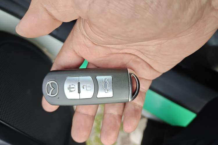 Used Mazda 3 Axela 2016 Sedan 1.5L Automatic Luxury Model
