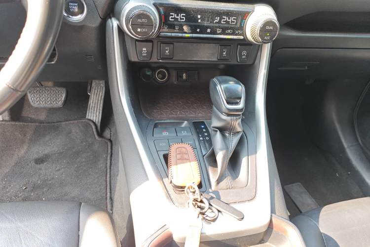 Used Toyota RAV4 2020 2.0L CVT Two-Wheel Drive Prestige Edition