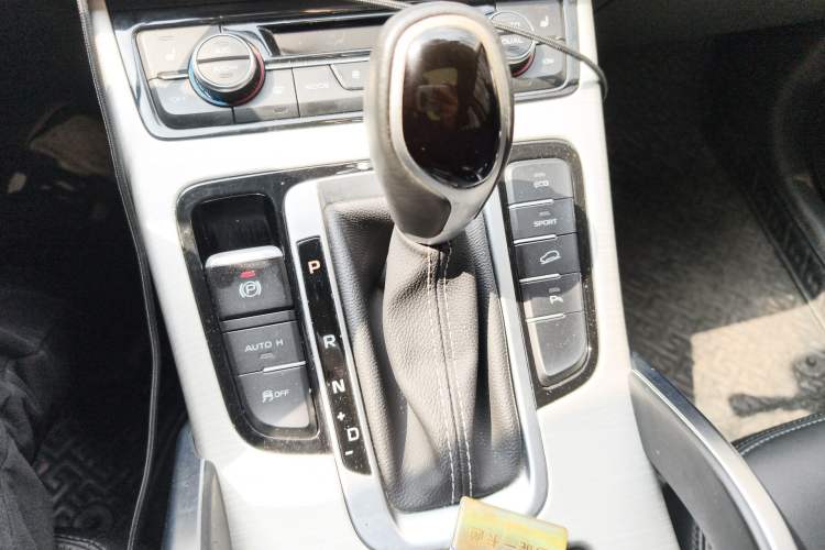 Used Geely Auto Emgrand X7 Sport 2018 1.8TD Automatic Two-Wheel Drive ZhiZun Model with 4G Connectivity
