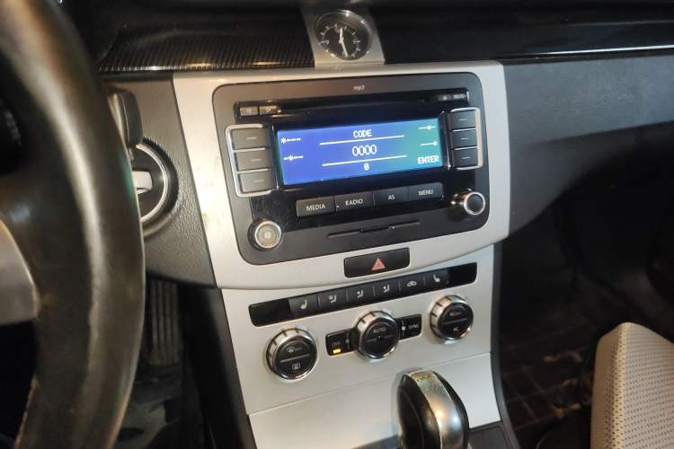 Used Volkswagen Magotan 2012 1.8TSI Luxury Model Audio And AC Panel