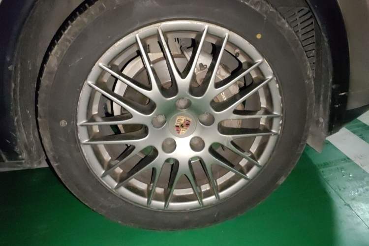 Used Porsche Cayenne 2015 Cayenne 3.0T Right Front Wheel Hub