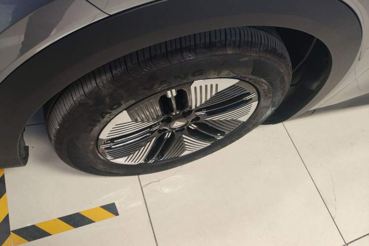 Used Deepal S05 2024 510 Plus Pure Electric Version Left Front Wheel Hub