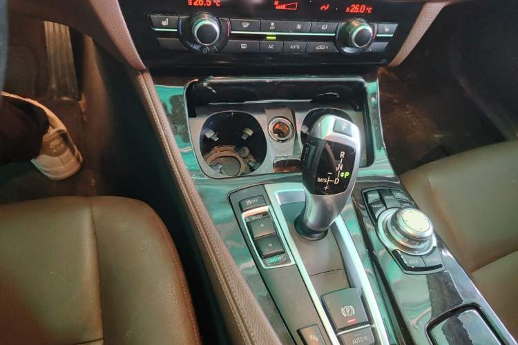 Used BMW 5 Series 2014 525Li Leading Model
