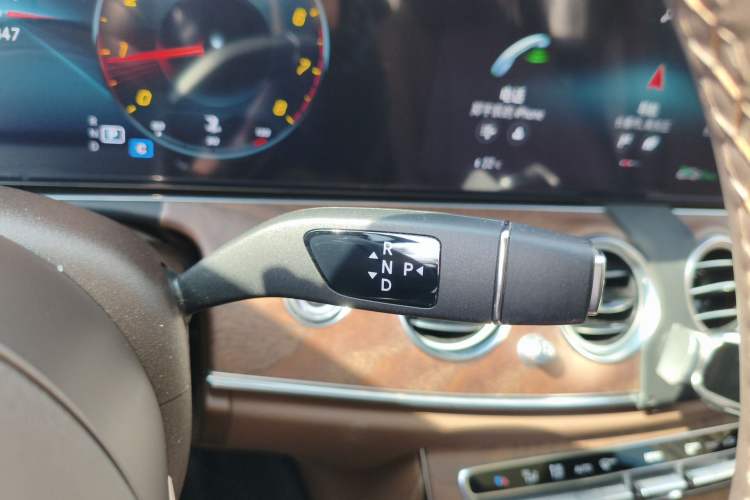 Used Mercedes-Benz E-Class 2021 Restyled E 300 L Luxury Edition Gear Lever