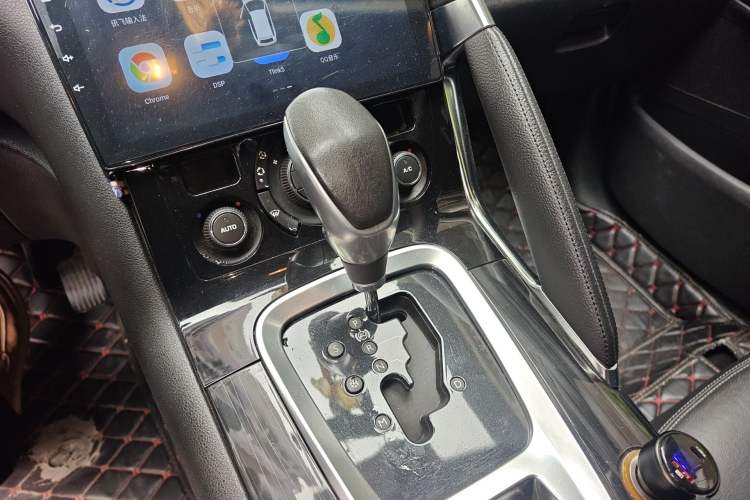 Used Peugeot 3008 2013 2.0L Automatic Trend Edition Gear Lever