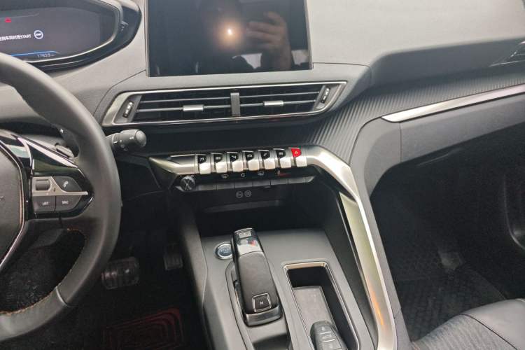 Used Peugeot 5008 2017 350THP 7-Seater Elite Edition Audio And AC Panel