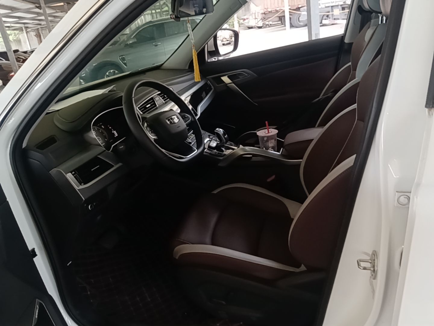 Geely Auto Emgrand X7 Sport 2022 1.8TD DCT Zhiya Trim — снимка 17