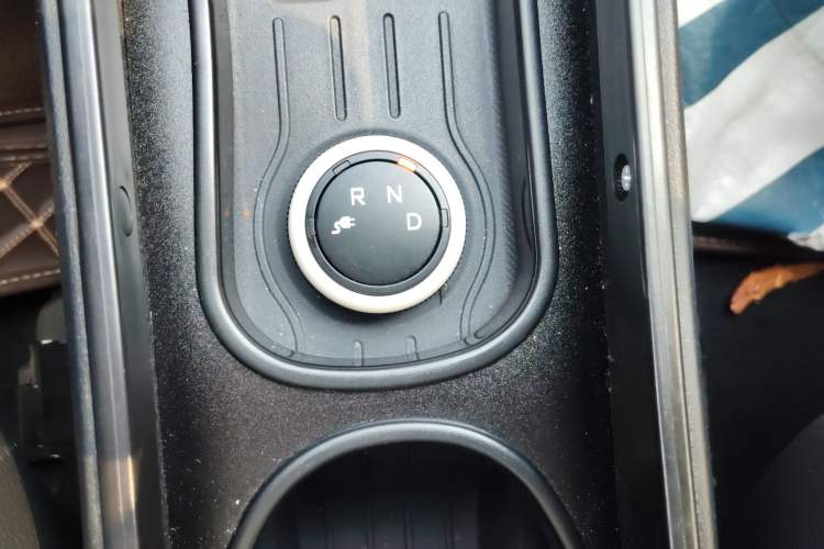 Used Wuling Hongguang MINIEV 2022 Macaron Premium Model – Lithium Iron Phosphate Gear Lever