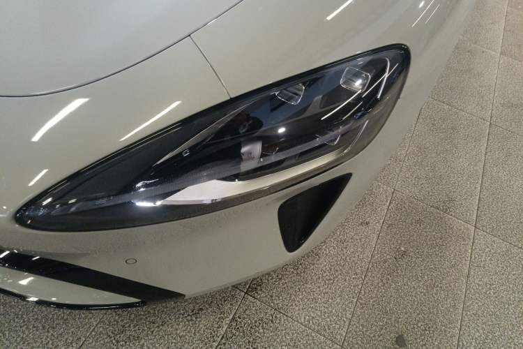 Used Xiaomi Auto SU7 2024 Four-Wheel Drive Ultra-Long Range Advanced Intelligent Driving Max Edition
