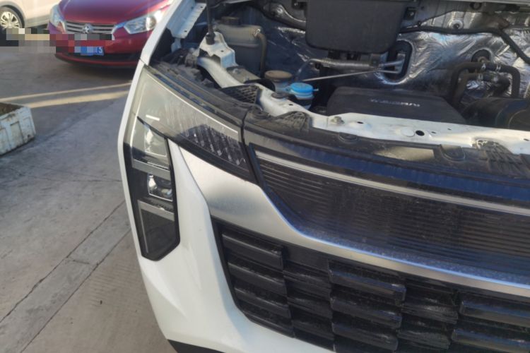 Used Sinotruk Pioneer V 2024 Multi-Function Edition 2.0T Manual Mid-Roof Low-Profile
