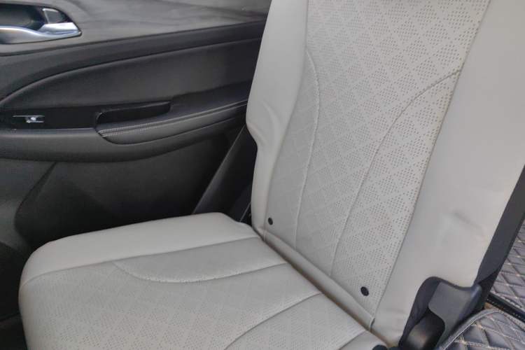 Used Baojun 730 2019 1.5T CVT Flagship Model 7 Seats China VI Emission Standard
