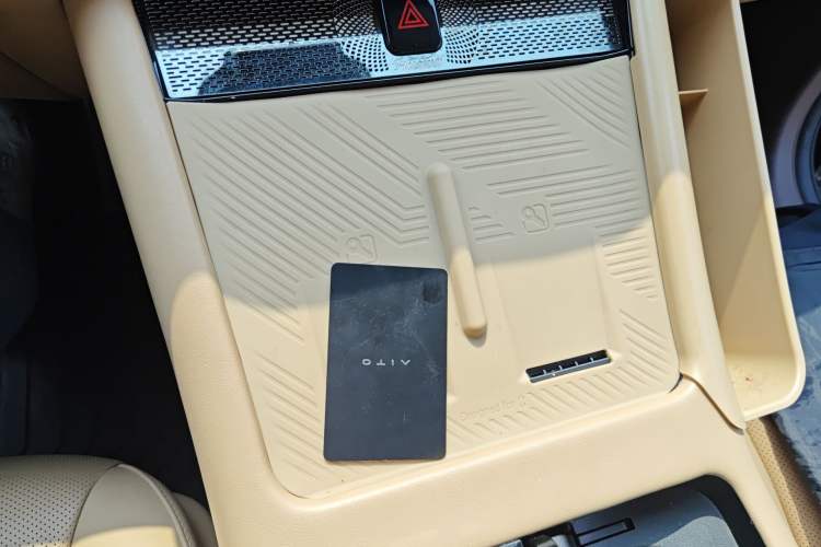 Used Hima AITO M7 2024 1.5T Intelligent Drive Rear-Drive Ultra Version 5 Seats Vehicle Key