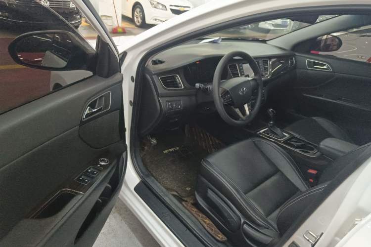 Used Hyundai Mistra 2016 1.6T Automatic Smart GLS Driver Seat