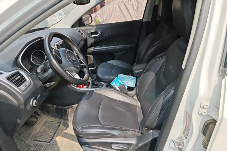 Used Jeep Compass 2017 200T Automatic Family Edition
