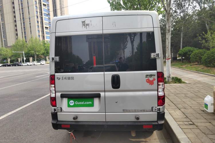 Used Dongfeng Yufeng 2023 V9+ 2.0T Manual Front-Wheel-Drive Multi-Function Mid-Roof Van with 7/8/9 Seats
