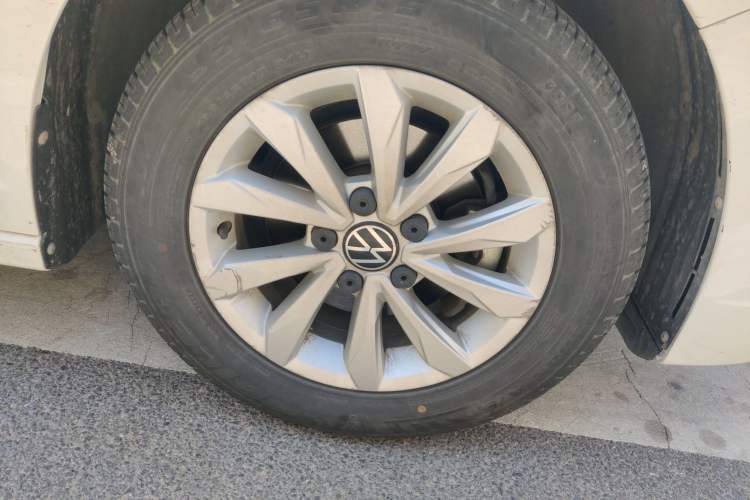 Used Volkswagen Bora 2021 1.5L Automatic Fashionable Smart Connectivity Version Right Front Wheel Hub
