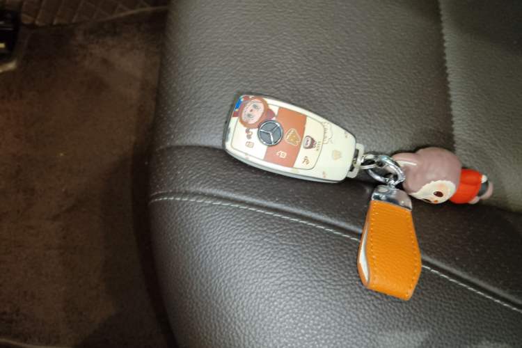 Used Mercedes-Benz GLE 2022 GLE 350 4MATIC Stylish Model Interior 1