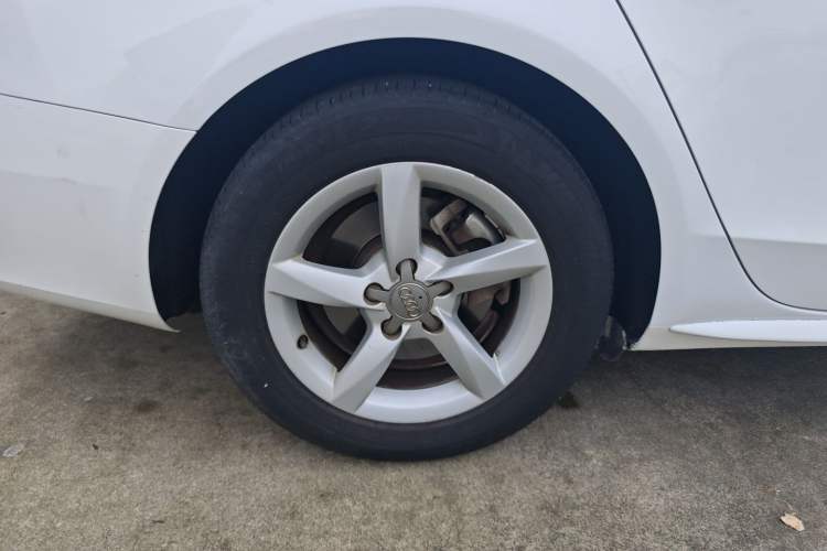 Used Audi A4L 2013 35 TFSI Automatic Standard Model Right Rear Wheel Hub