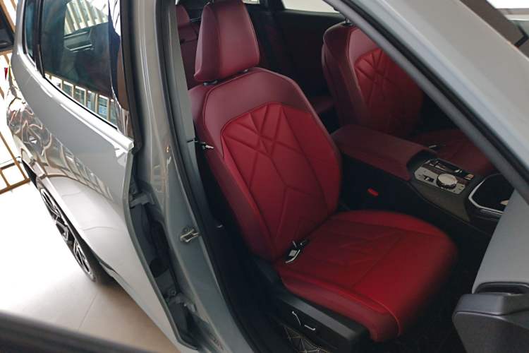 Used BMW X3 2025 xDrive30L Luxury Edition M Sport Package Right Front Seat