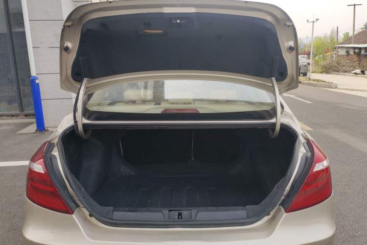 Used Geely Auto Emgrand 2017 Sedan Million Edition 1.5L Manual Luxury Model Trunk