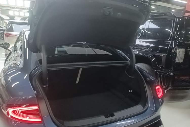 Used Xiaomi Auto SU7 2024 Four-Wheel-Drive Max Founder's Edition Trunk