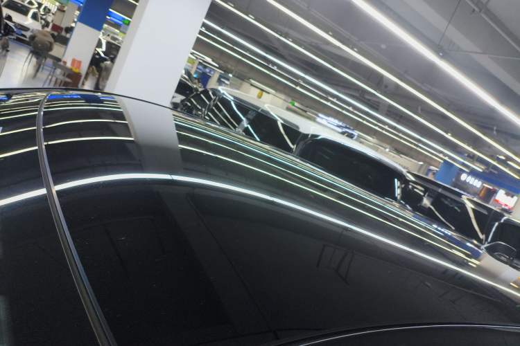 Used Cadillac LYRIQ 2024 Rear-Drive Standard Range Luxury Edition Roof